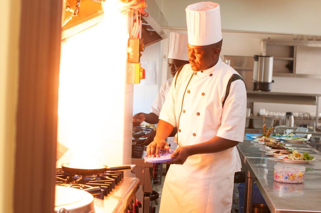 Eddy Suites, Emeli Hotel Nairobi Buitenkant foto