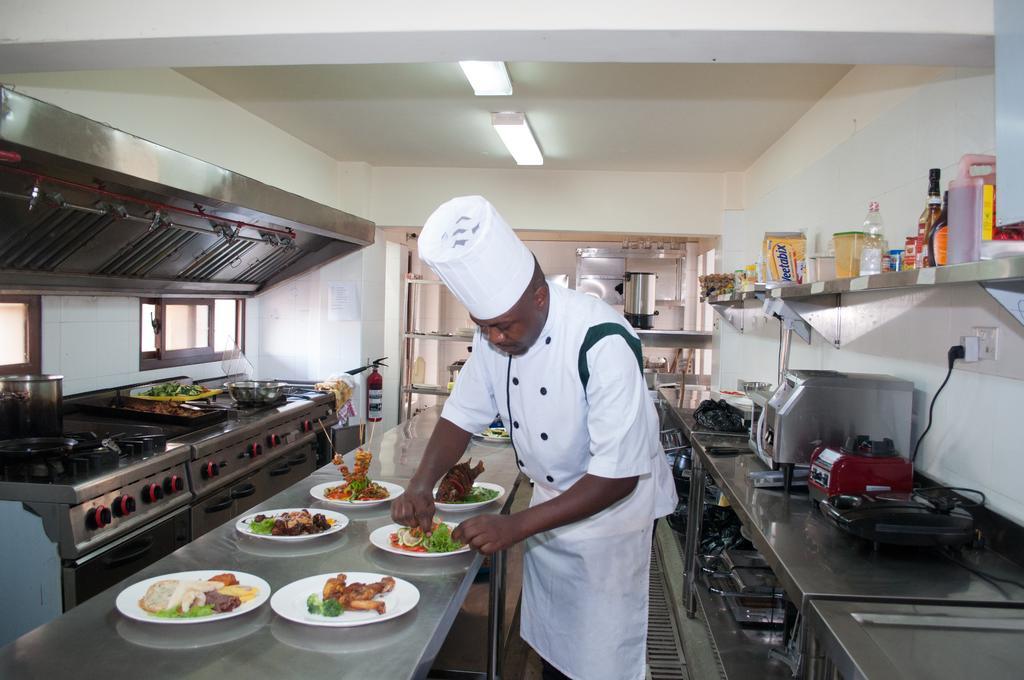 Eddy Suites, Emeli Hotel Nairobi Buitenkant foto